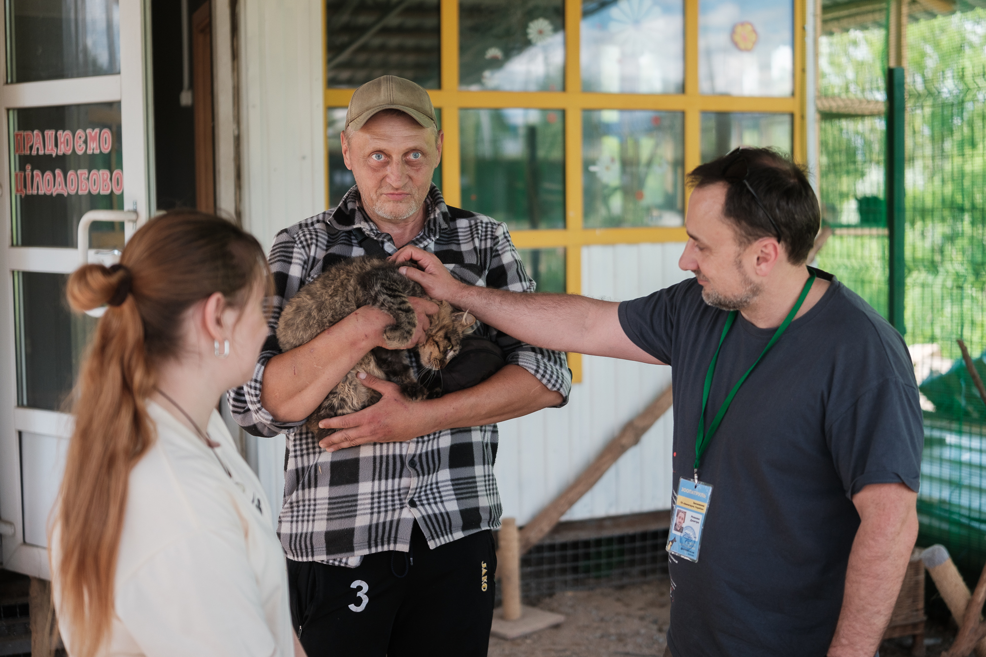 "Дехто чекає на сім'ю з початку війни". Як столичні волонтери рятують тварин з прифронтових зон