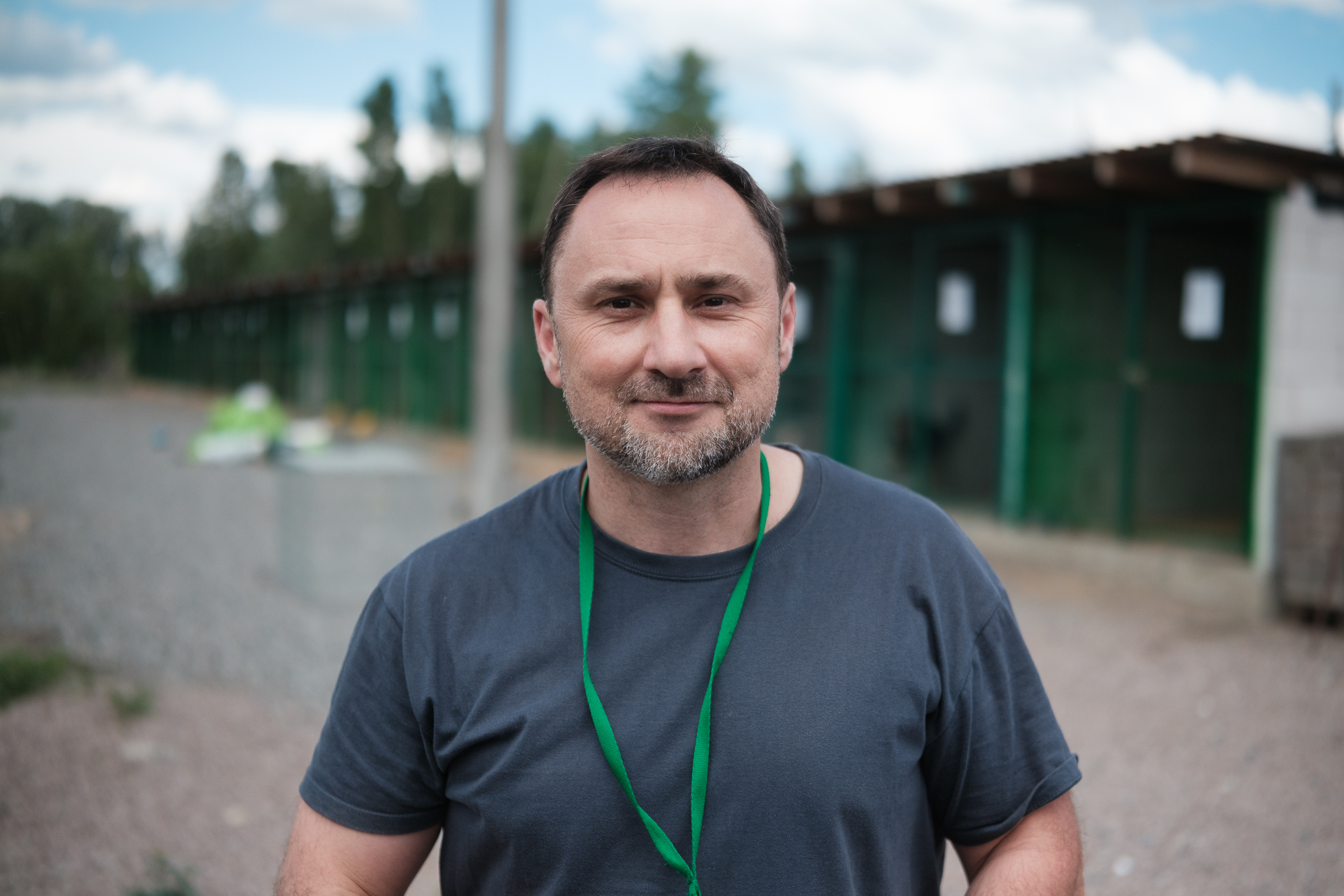 "Дехто чекає на сім'ю з початку війни". Як столичні волонтери рятують тварин з прифронтових зон